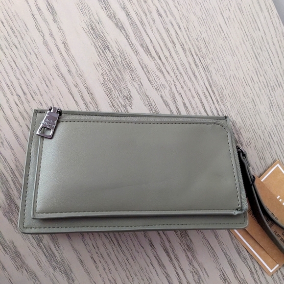 STEVE MADDEN WRISTLET - Picture 3 of 6